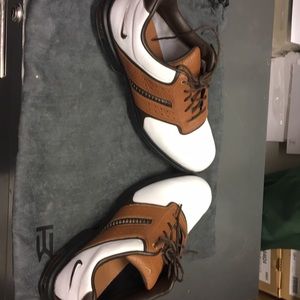 Nike golf shoes, great condition. Hardly used.